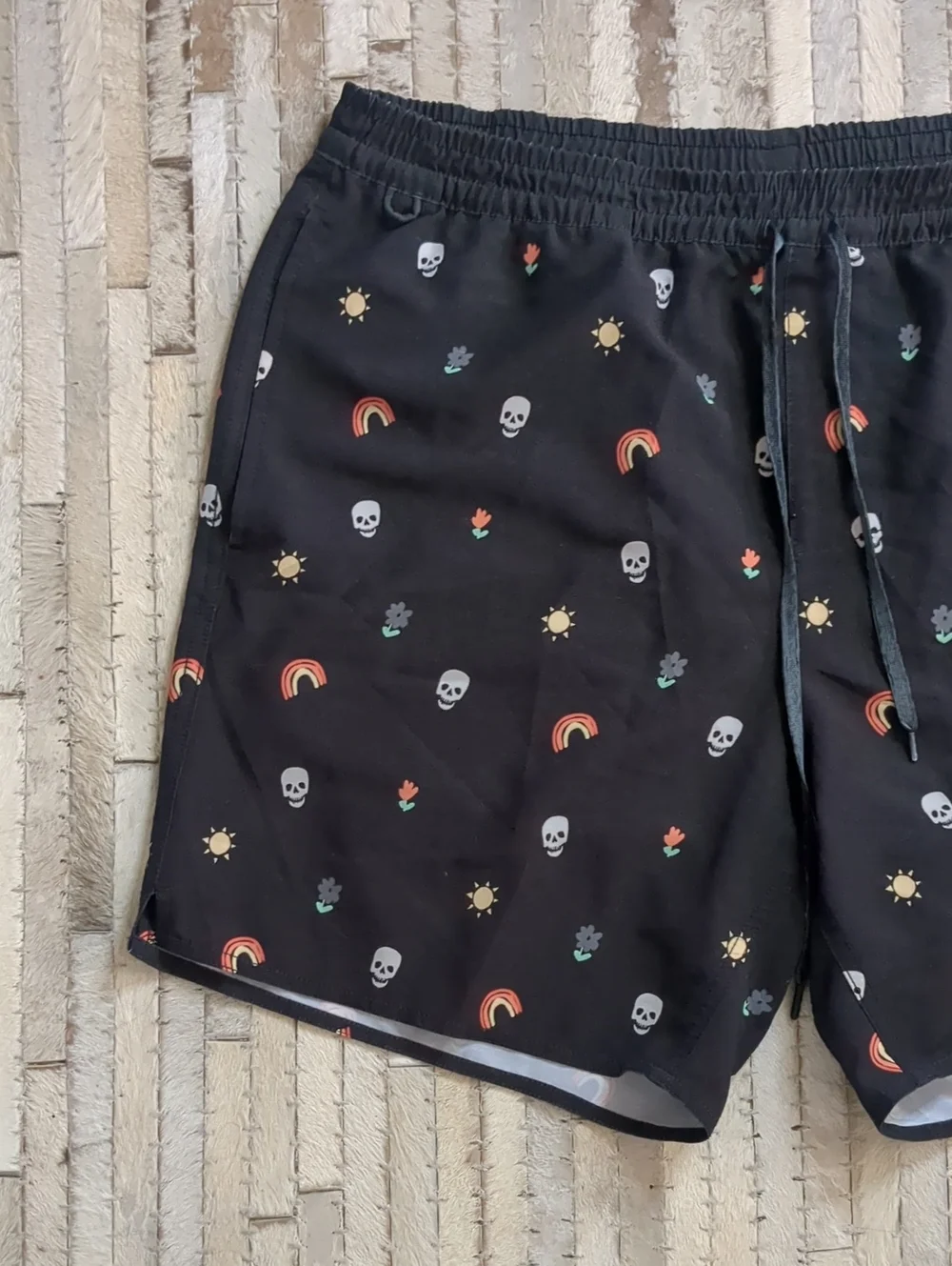 Roark Men's L Shorey Skull Rainbow Sun Black Patterened Boardshorts